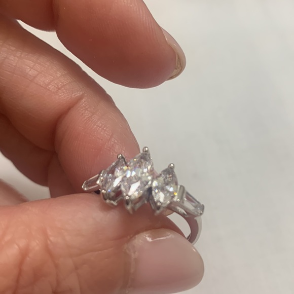 NET JTV BELLA LUCE 3.42CTW RHODIUM OVER STERLING SILVER RING (2.07CTW DEW) - Picture 4 of 5